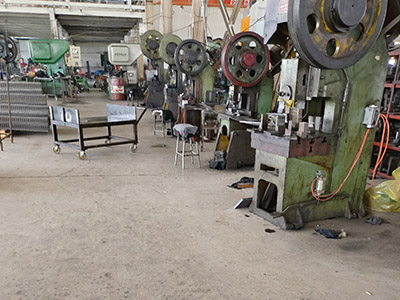 鏈條輸送帶、螺旋輸送帶、鏈桿輸送帶、人字網(wǎng)帶、雙旋網(wǎng)帶、眼鏡網(wǎng)帶、不銹鋼篩網(wǎng)、乙字網(wǎng)帶